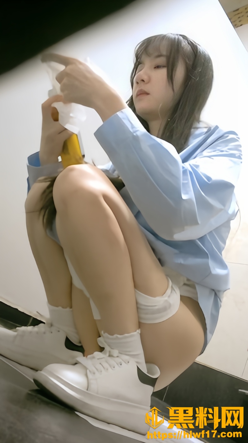 办公楼女厕偷拍视频3