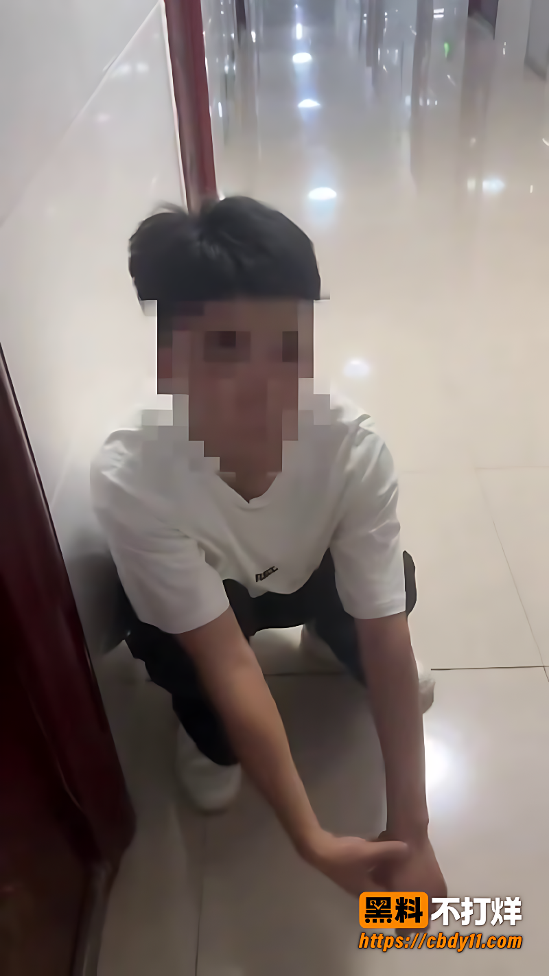 男子潜入女生宿舍偷内衣裤被抓包7