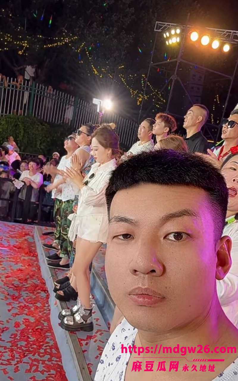 快手350万粉大网红二猛大舞台31
