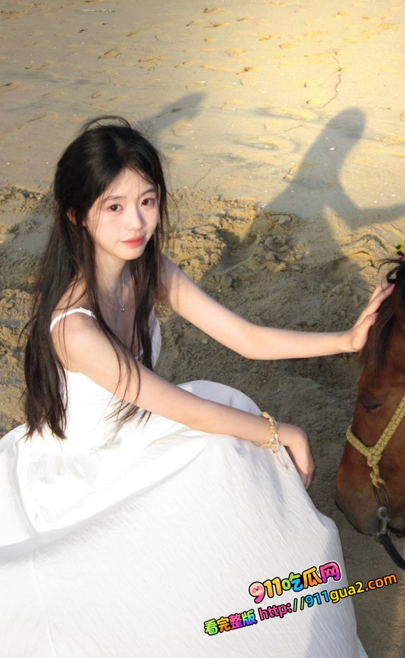 绿帽的极品的老婆，淫语不带套，三人激情无限，绿帽老公献妻给单男，骚妻被单男操到喷水高潮 12