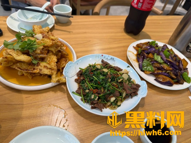 南京邮电大学女生秀恩爱 18