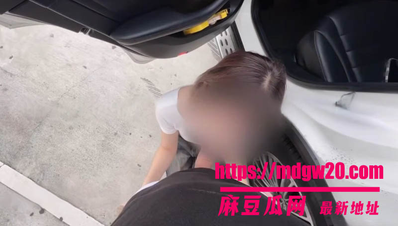 推特大屌约炮博主雷叔叔新作马路随机约啪大二妹子 会酒店约上朋友4P叠罗汉爽