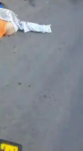 头都碎了，心脏还在地上跳动。 的封面