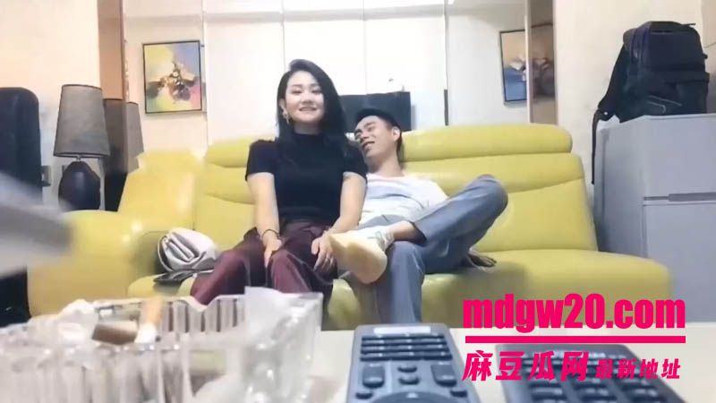 文轩探花精选偷拍视频 酒店约操高颜值纹身御姐 身着露臀情趣装沙发骑坐猛操