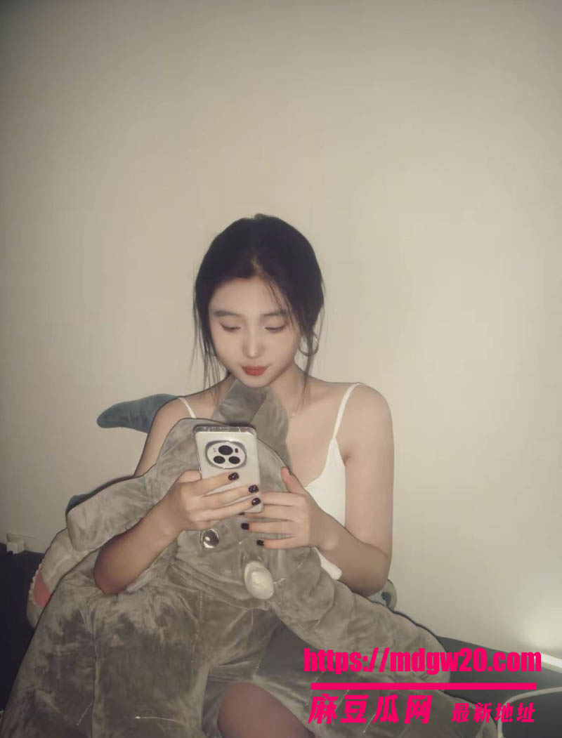 重庆反差眼镜婊苏嘉怡露脸自拍视频流出 宿舍淫荡自慰求操 酒店约炮金主性爱啪啪