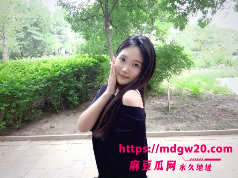 河北传媒学院拜金女刘依 身穿情趣内衣被金主爸爸用假几把玩弄抱腿猛操