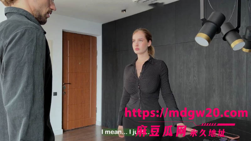 P站网黄 Comatozze 最新作品 极品巨乳女老板 穿着火辣高跟鱼网袜与员工性爱