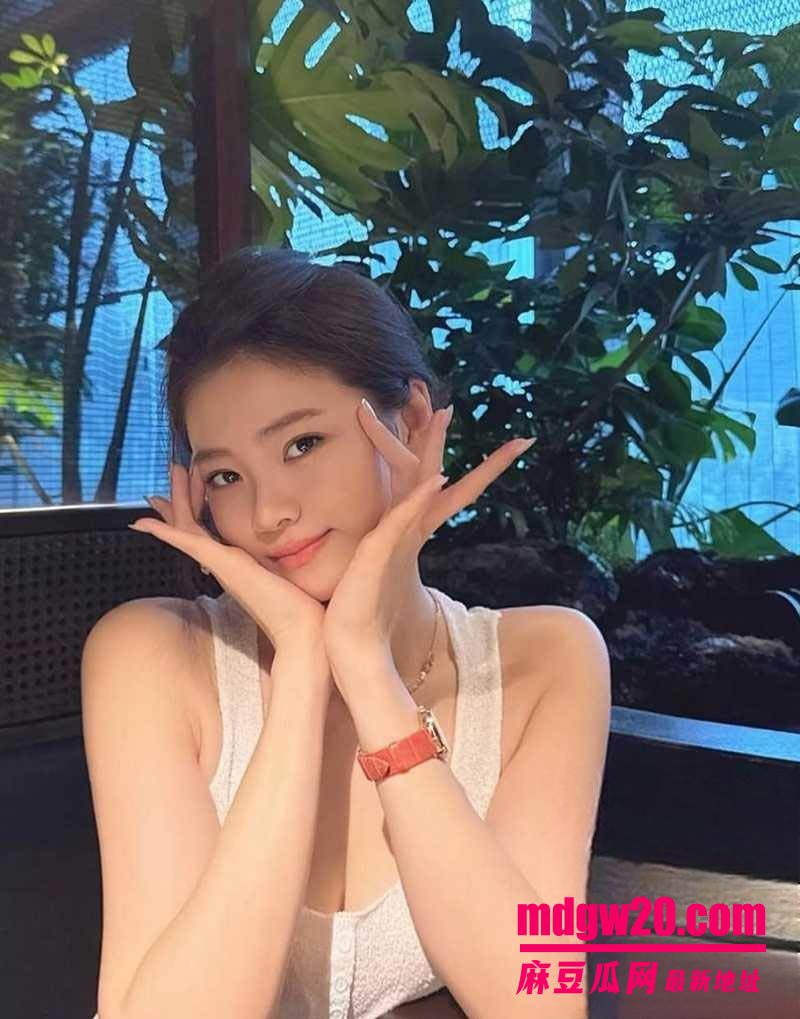 极品瑜伽老师李欣 与前男友不雅自拍泄密 美乳粉穴任由男友玩弄 害羞挡脸的模样太淫荡了