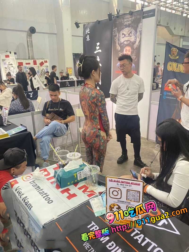 山东国际纹身展第六届开幕 多位通体美女现场大尺度纹身 照片2