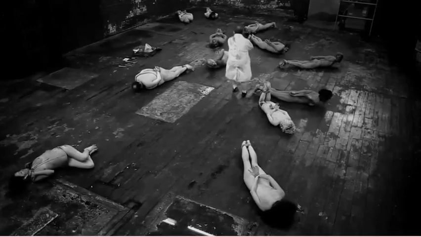 Плакат для 【暗网重口】真实版人体蜈蚣，屁股和脸被变态残忍的割下来，连到一块。胆小勿入
