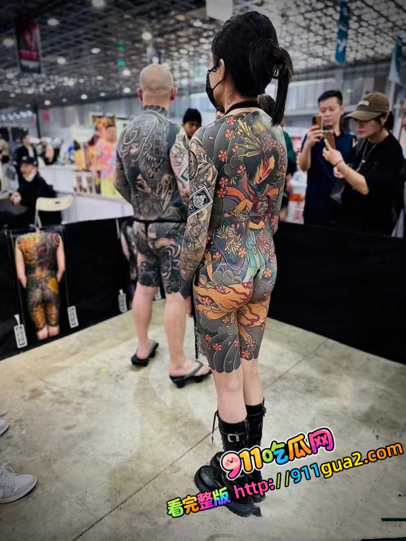 山东国际纹身展第六届开幕 多位通体美女现场大尺度纹身 照片3