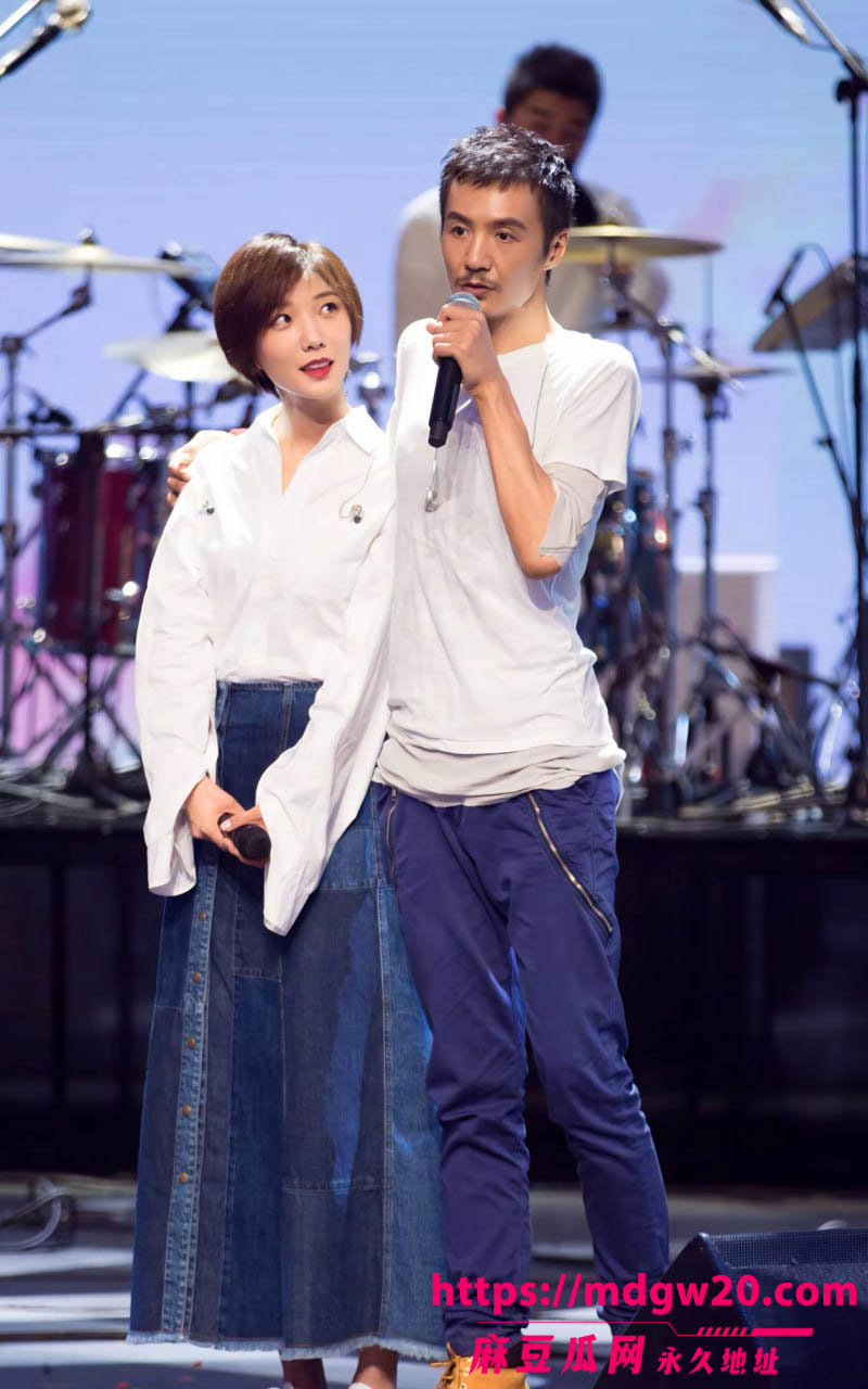 狗仔卓伟直播爆连环瓜 男歌手朴树五角恋 综艺期间出轨王子文 全网吃瓜眼花缭乱