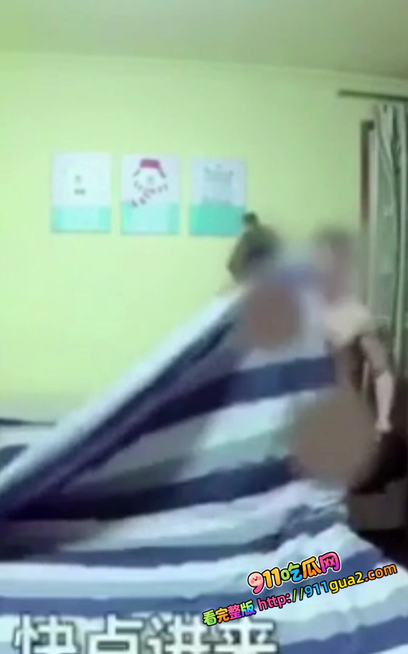 女子出轨被老公抓个正着 男子一边开车一边看监控一边打电话咒骂 场面相当刺激 4