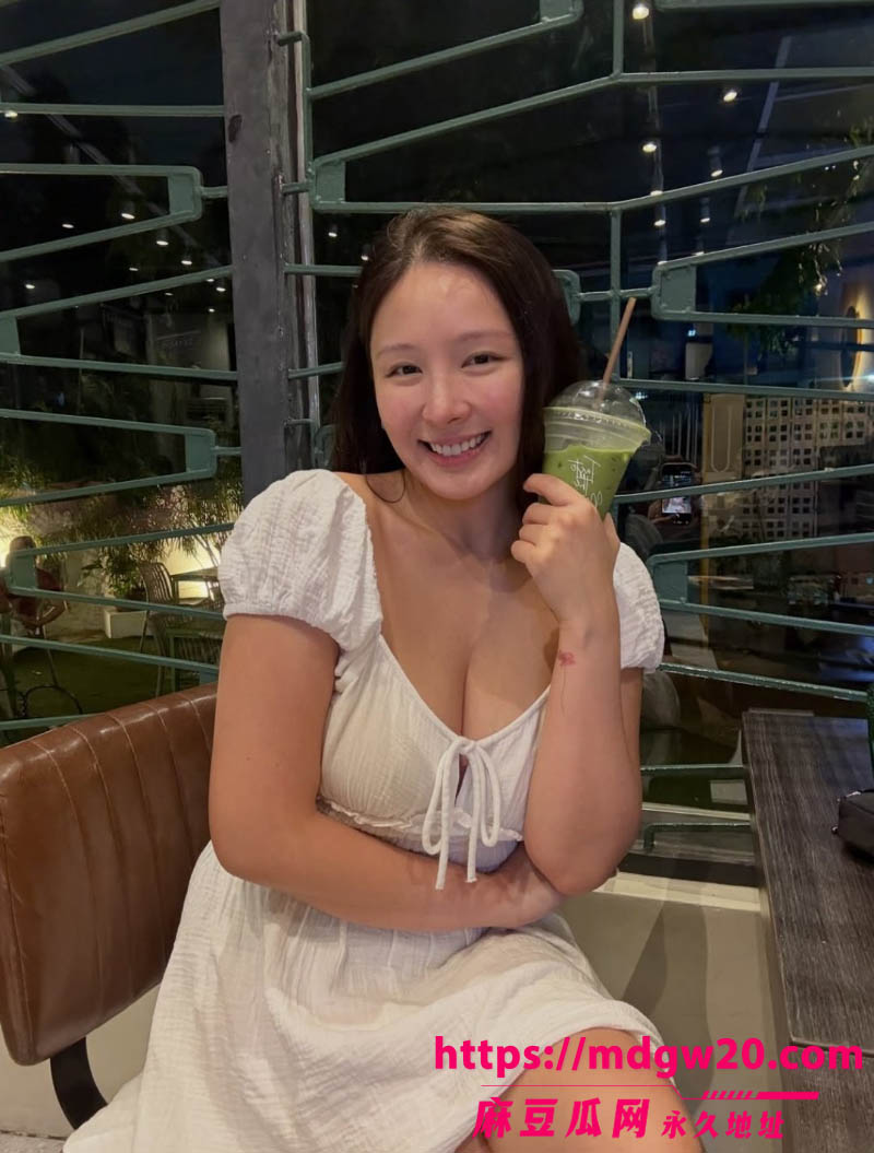 极品高颜值巨乳百万粉丝网红GreceCo 早期与金主在酒店自拍 露脸口交视频流出