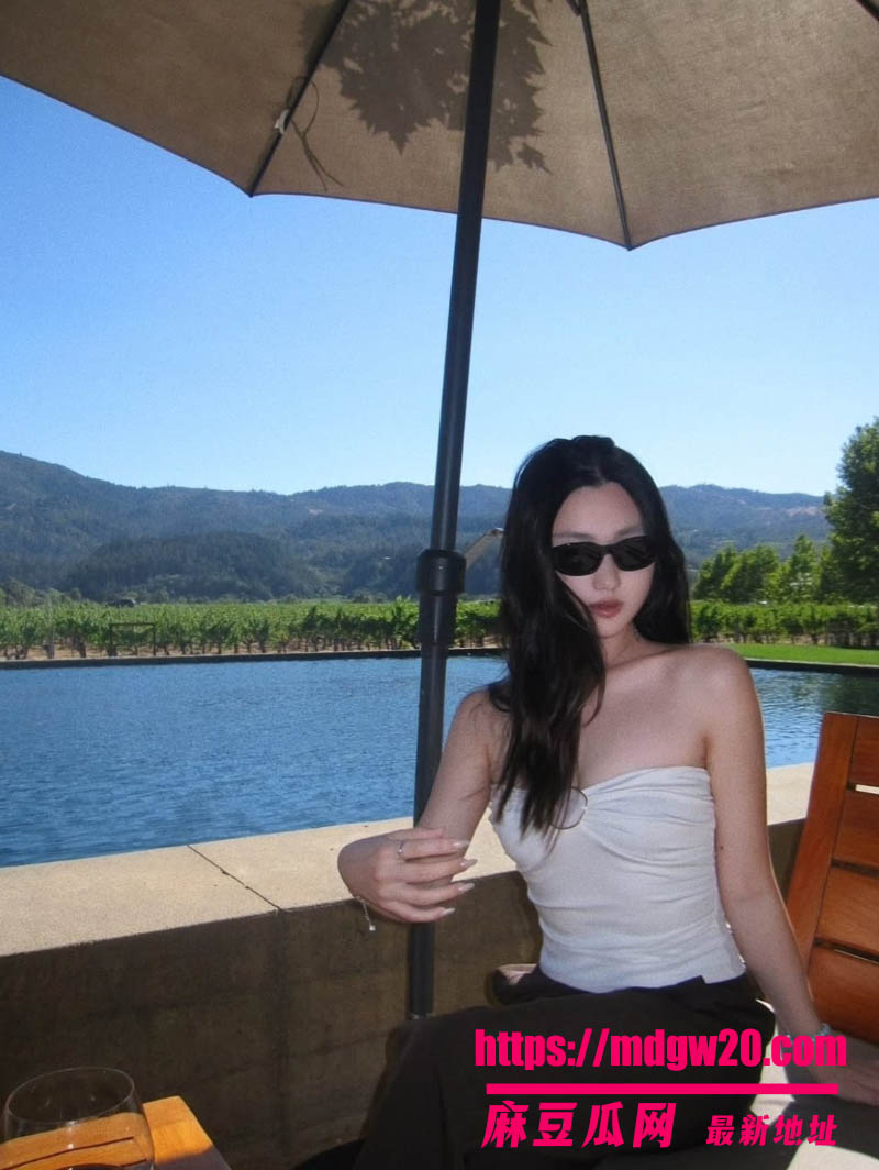 推特约炮大神独家曝光 约啪高颜值艺术系留学生Candice 在酒店各种体位把女主操到主动要求内射