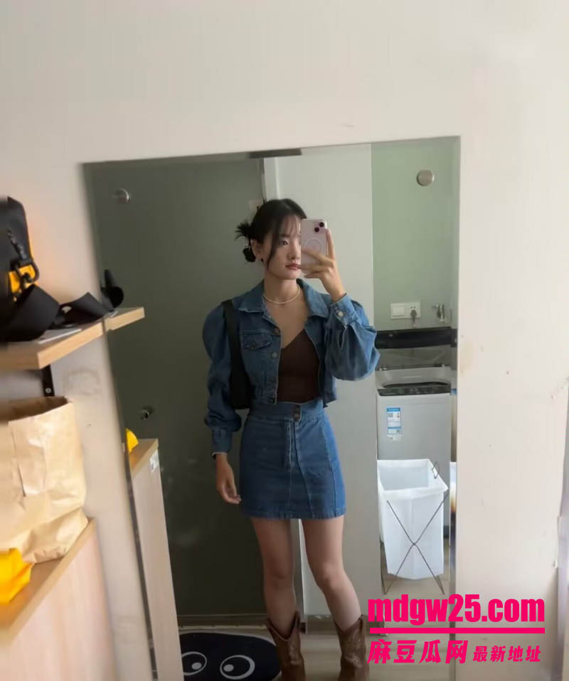 中南大学文学院 清纯学姐李欣的性爱记录 被男友按着猛干到哭着求饶