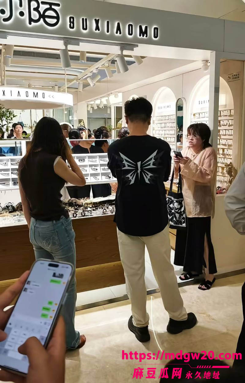 如皋吾悦广场抓奸翻车 社区党总支书记宗媛媛当众被按倒在地 男方臧洋被曝光出轨性爱视频