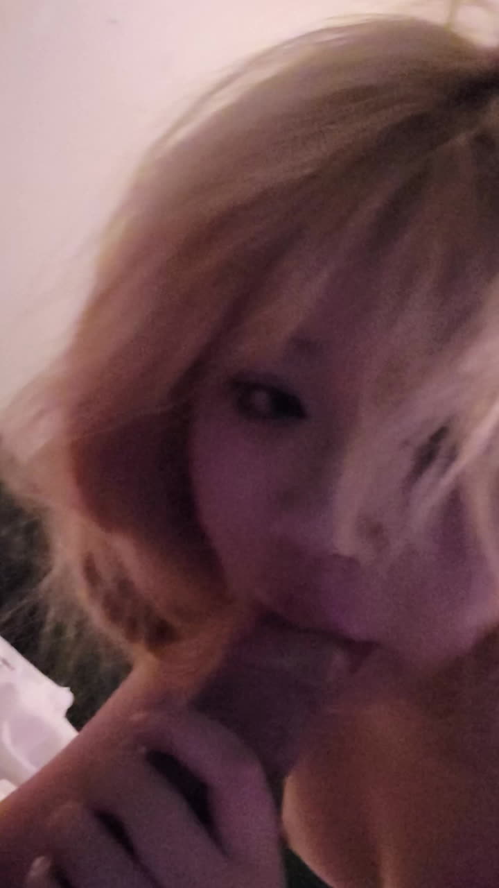 掰开阴唇让我操