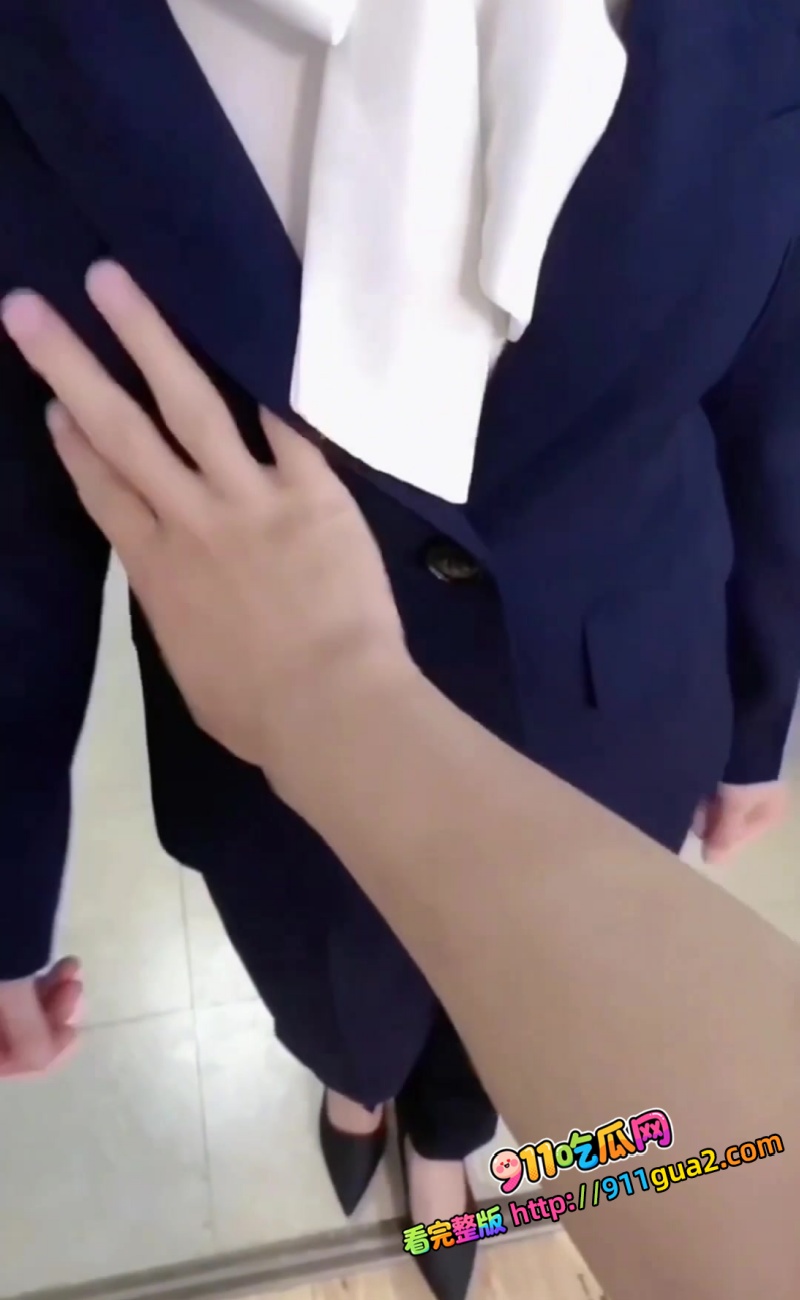 勾搭人妻柜姐 背着老公出来偷情  穿着制服来不及脱就和开干 2