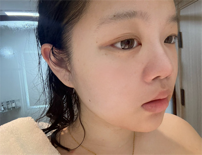 生活以痛吻我我伸舌头
