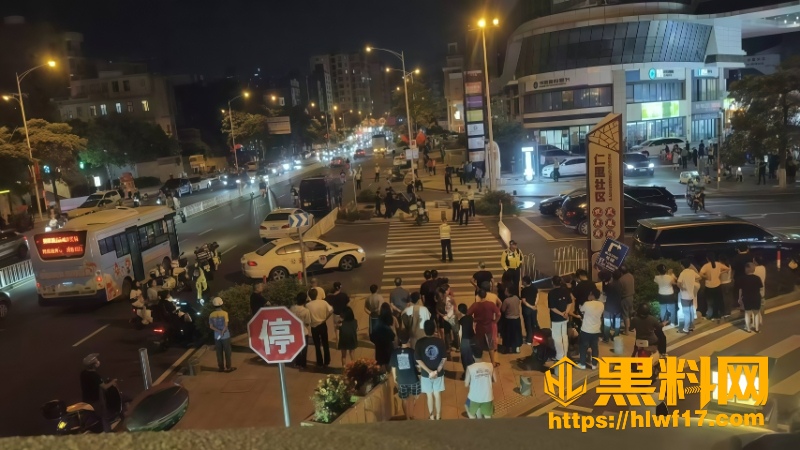 闹市区醉酒行凶持刀捅刺伤者1