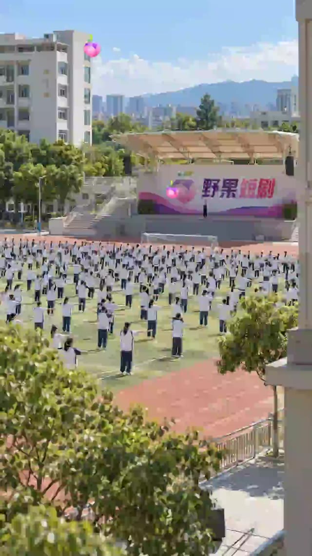 AI成人短剧 有五个姐姐的我 第8集 性格迥异的姐姐们在豪宅内对弟弟展开禁忌肉欲攻势