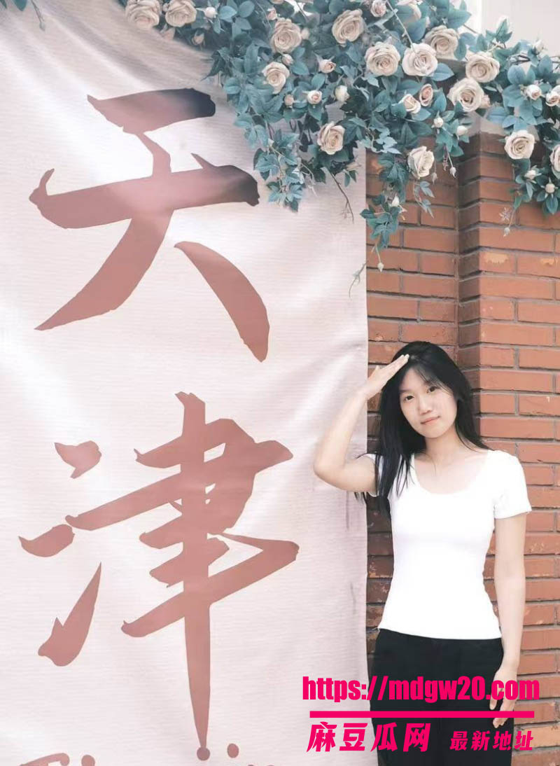 抖音河北清纯女大Boring被金主爸爸包养 酒店约啪调教口交 露脸福利视频合集