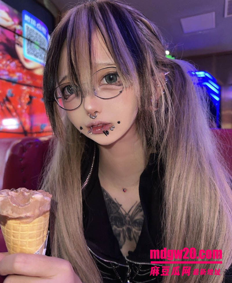 推特Cosplay博主樁山民子 MaorouK008M福利合集 暗黑系舌头分叉的精神小妹大尺度漏奶自拍