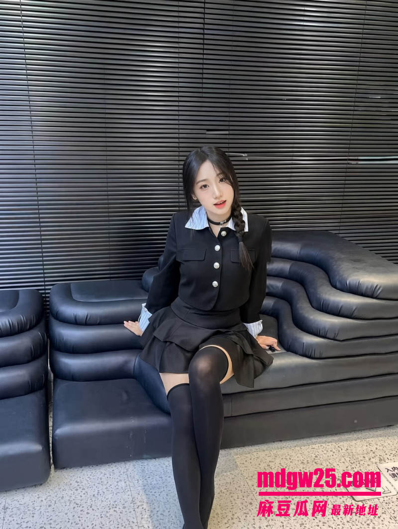 深圳反差大学生 曾芷茵 自愿给金主当母狗 穿女仆装带口球调教 边打电话边做爱超刺激
