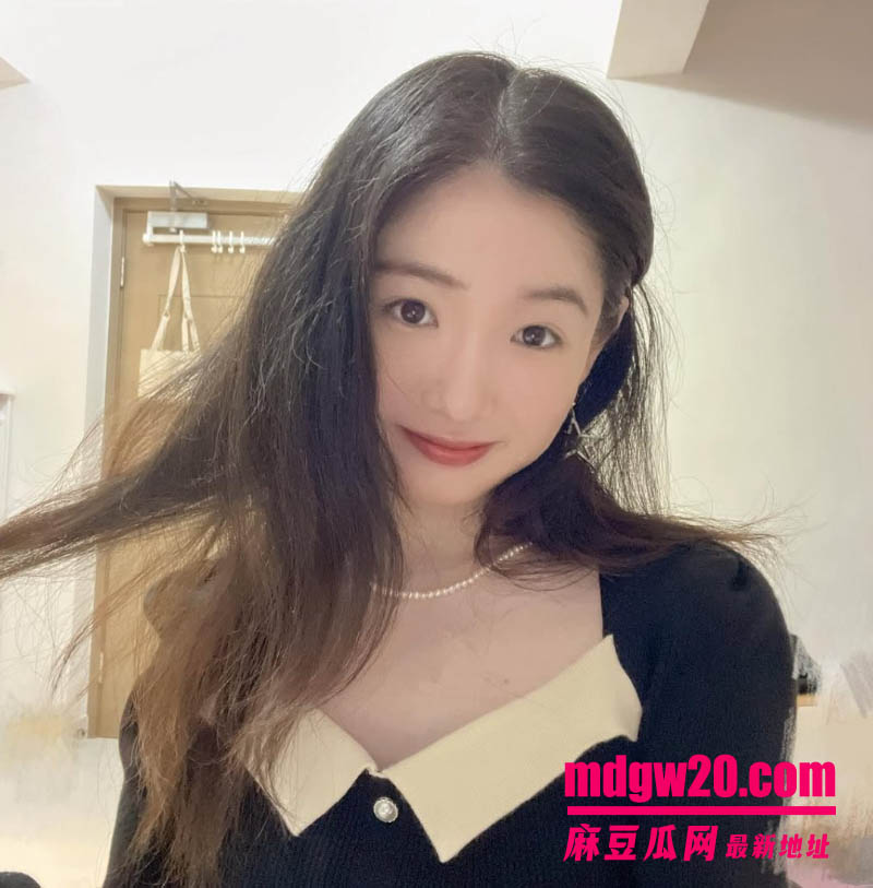 香港科技大学财经系反差婊 雯雯与前男友露脸性爱自拍流出 小骚逼不仅没有毛还很粉嫩