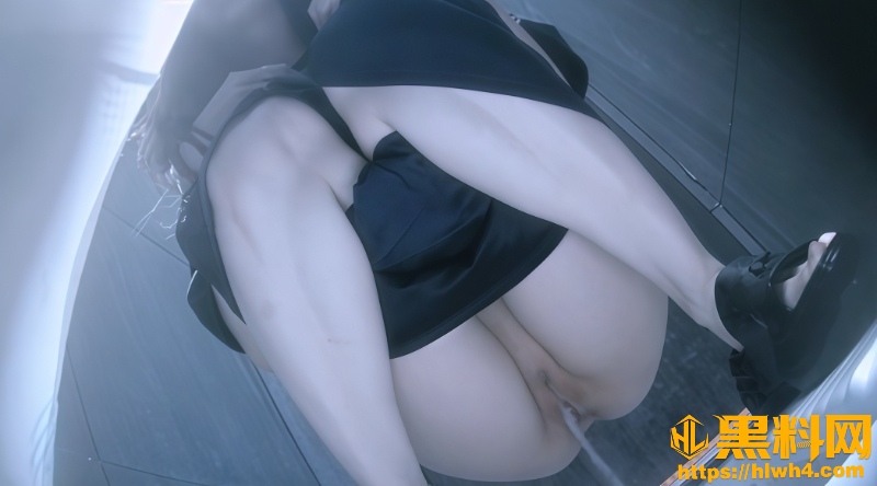 酒吧女厕偷拍视频3