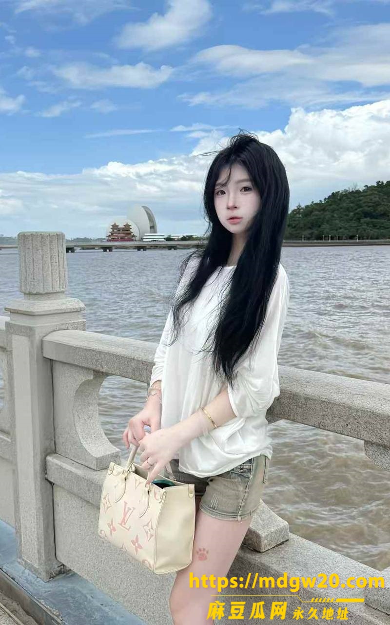 高颜值白嫩精神小妹1