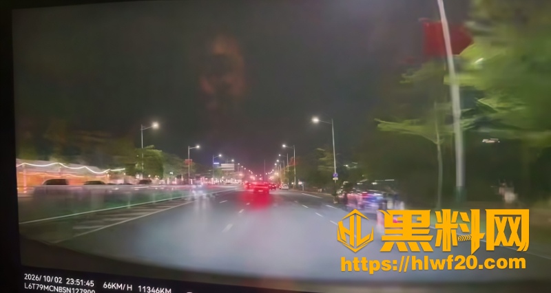 精神小伙国庆期间飙车事故曝光5