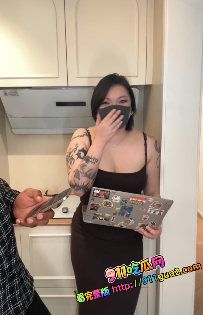 十二12Baegirl  不心动挑战 与男友一起看黄片比谁先高潮 照片1
