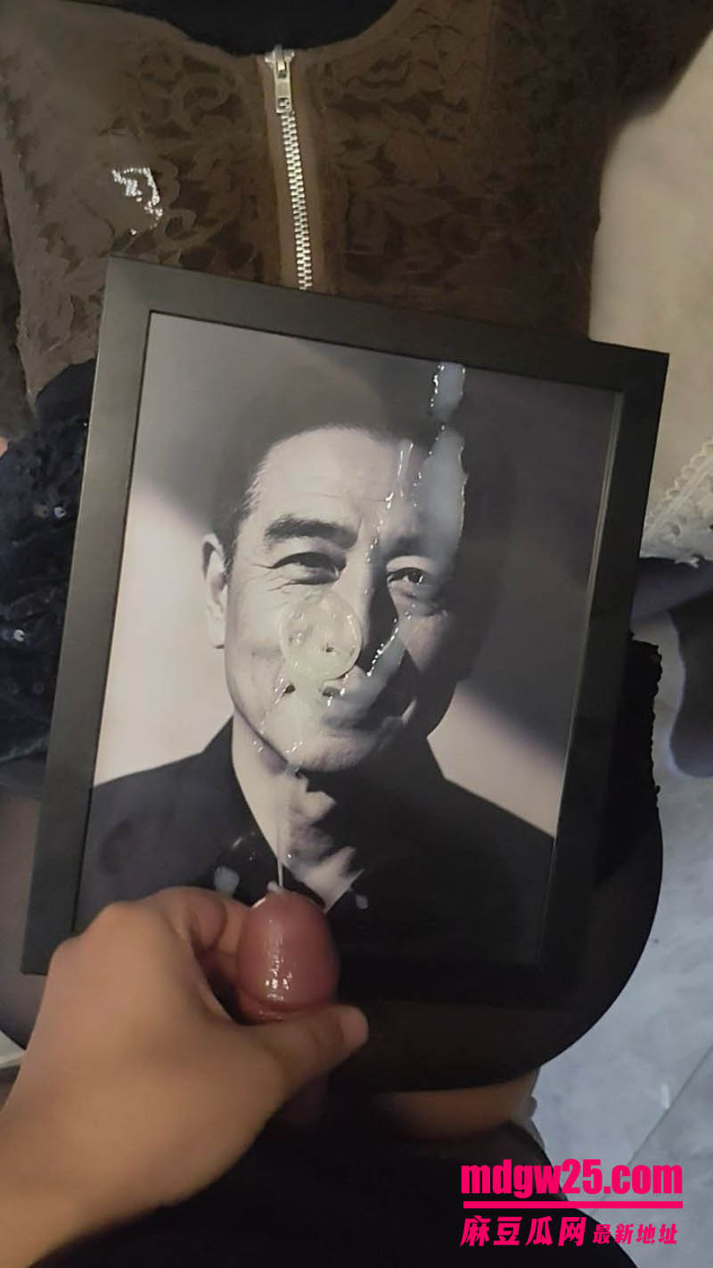 海角乱伦博主 相依为命的母子原创 操完我妈把精液射在了我爸的照片上