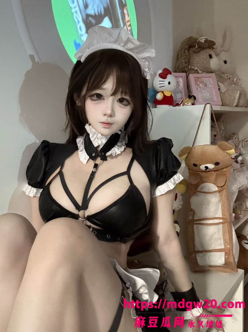 抖音巨乳网红晕呼呼最新cos大尺度制服福利 浴室风骚揉捏超大美乳