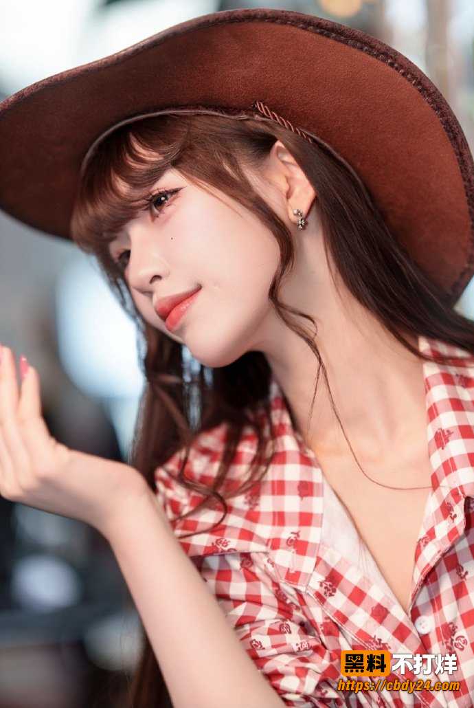 叮当猫coser女友夏鸣前 18