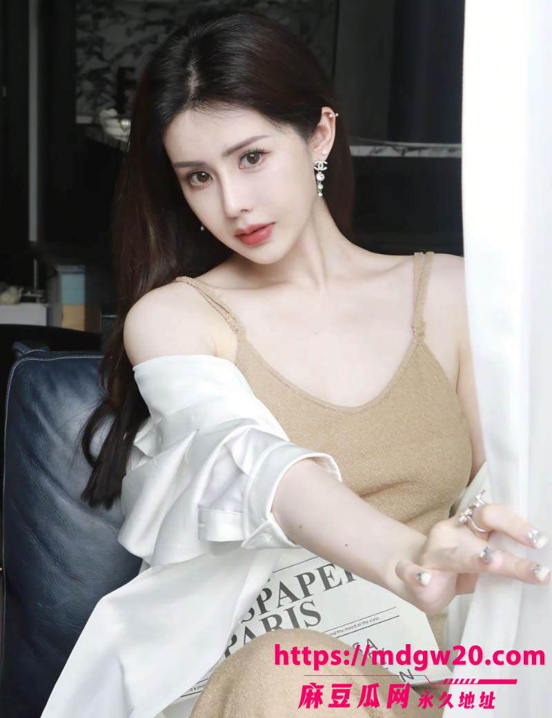 网红韦雪与21岁男模无敌小老虎新恋情曝光 直播镜子倒影被网友扒出是韦雪 相关性爱视频流出