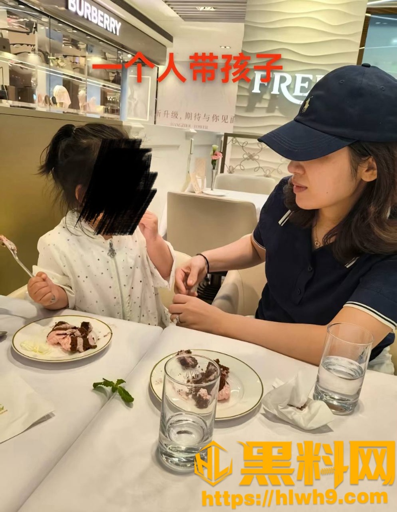 地下车库偷拍 7