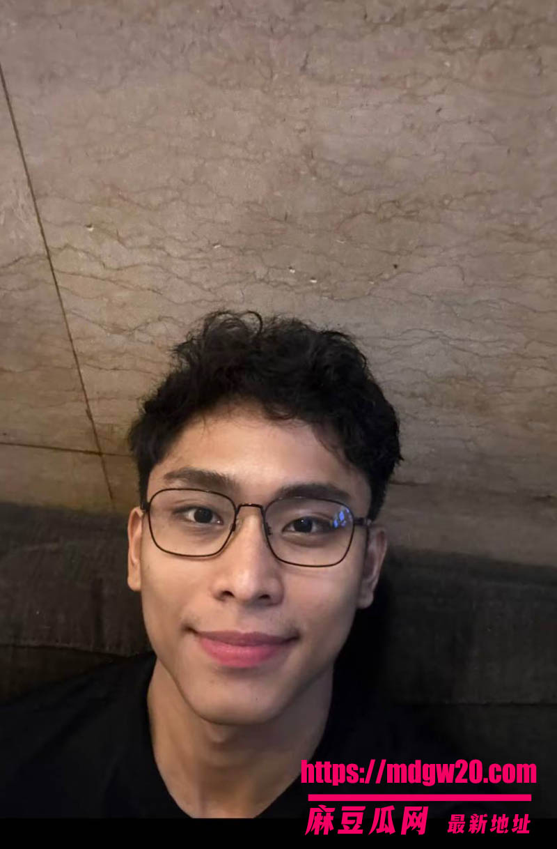 亚航空少Joseph私密视频全网疯传 与女友Kylah室内激情性爱自拍 印尼小哥空少人设崩塌