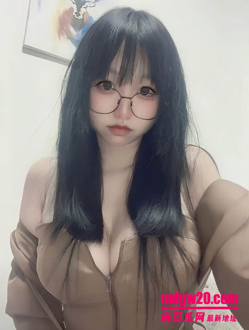 吉林四平反差婊包子雪 不雅视频合集流出 清纯眼镜萌妹美乳翘臀对镜诱惑自拍