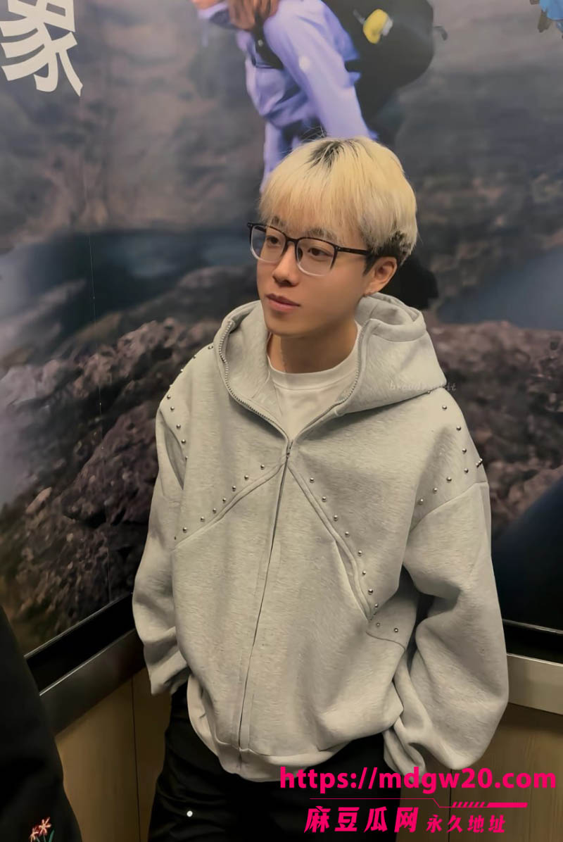 千万粉游戏主播陈泽人设崩塌 被前女友鲨鱼的饭盒实名爆料出轨小静崽