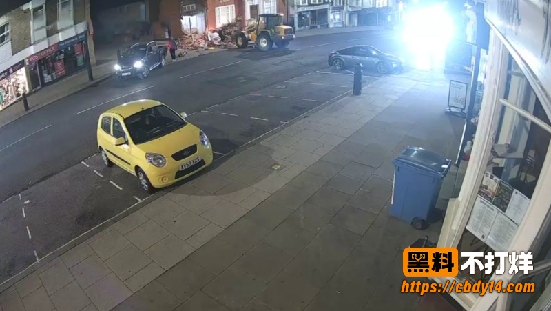 英国盗贼硬核拆墙  5